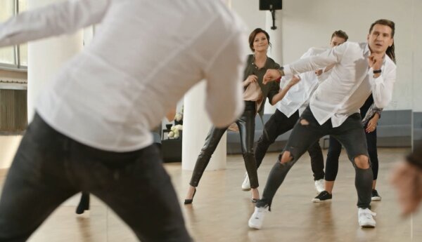 "Zaskocz mnie!": Tomek Barański uczy choreografii urodzinowego tańca